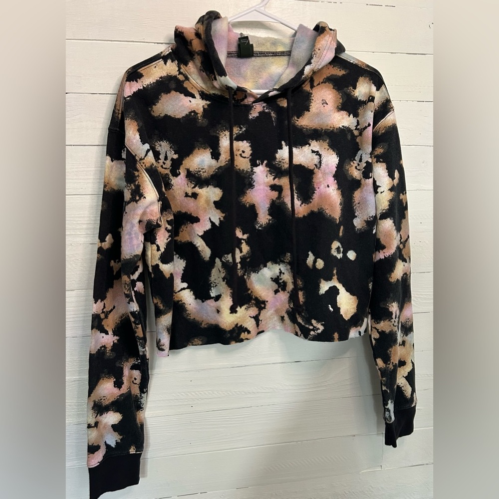 NWT Wild Fable cropped hoodie, black multicolor, size medium. - Picture 2 of 6